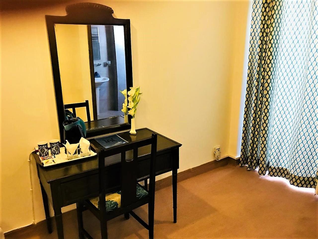Roomy Atlas Islamabad Exterior photo