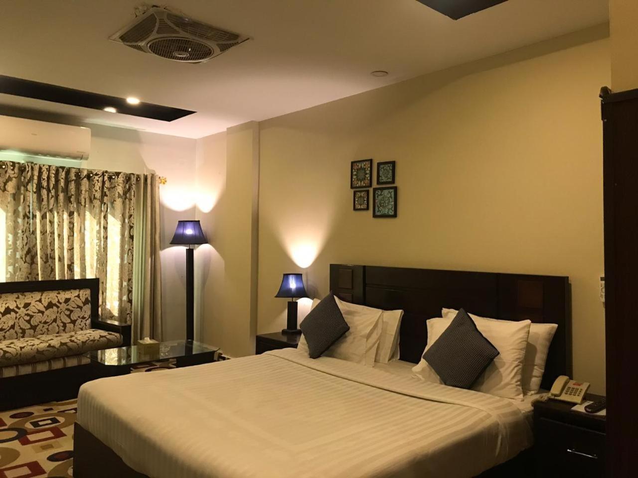 Roomy Atlas Islamabad Exterior photo