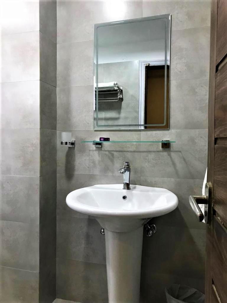 Roomy Atlas Islamabad Exterior photo