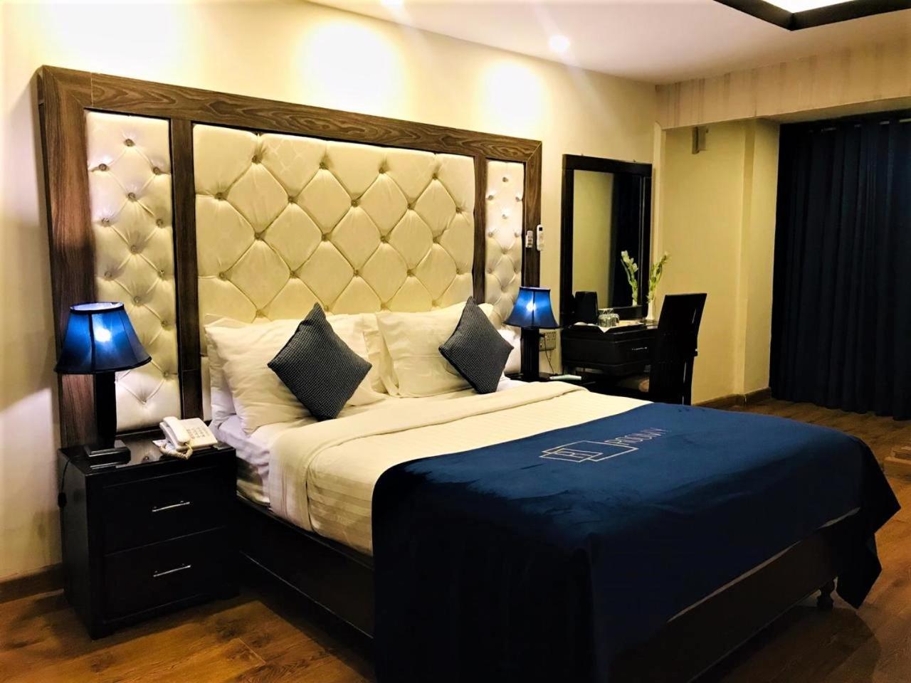 Roomy Atlas Islamabad Exterior photo