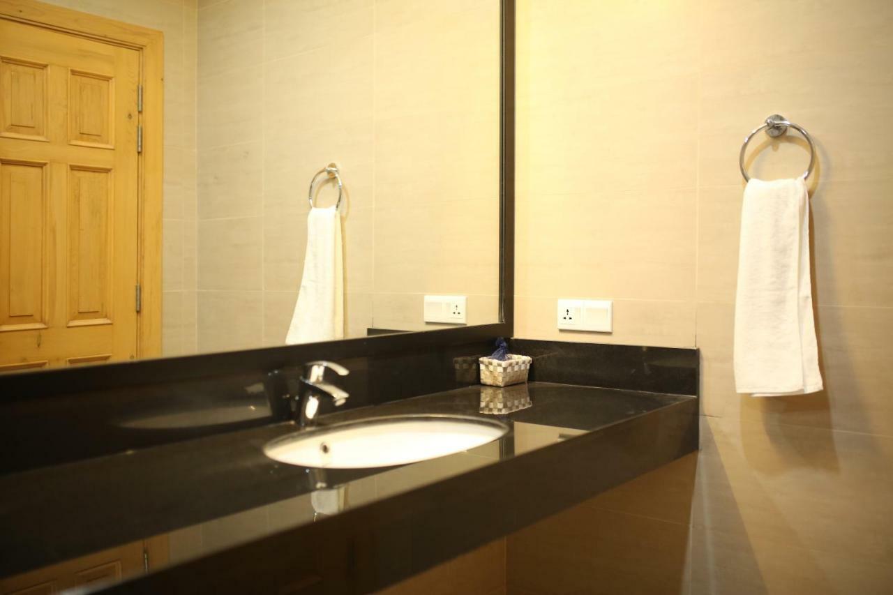 Roomy Atlas Islamabad Exterior photo