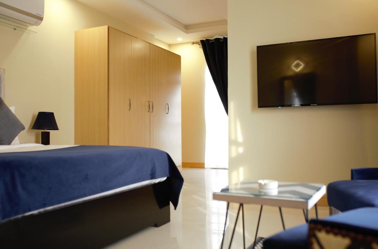 Roomy Atlas Islamabad Exterior photo